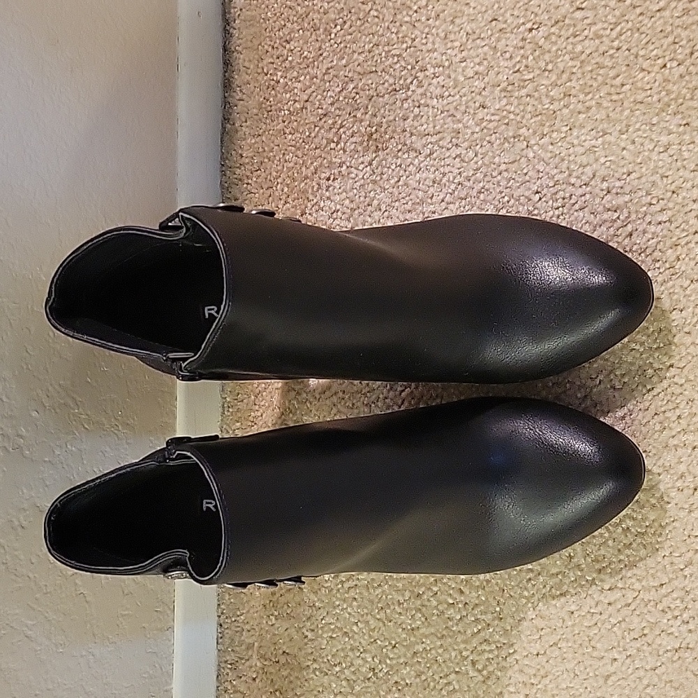 Shoes - Picture 4 of 7
